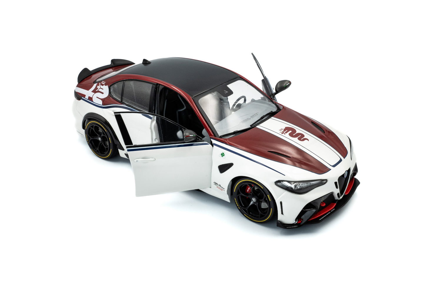 Solido 1:18 Alfa Romeo Giulia GTA Die-Cast Model Car – White & Red Collector Scale Performance Sedan