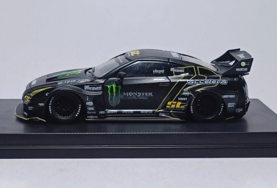Model Collect 1:64 LBWK Nissan GT-R R35 Diecast Model Car – Liberty Walk Racing Edition