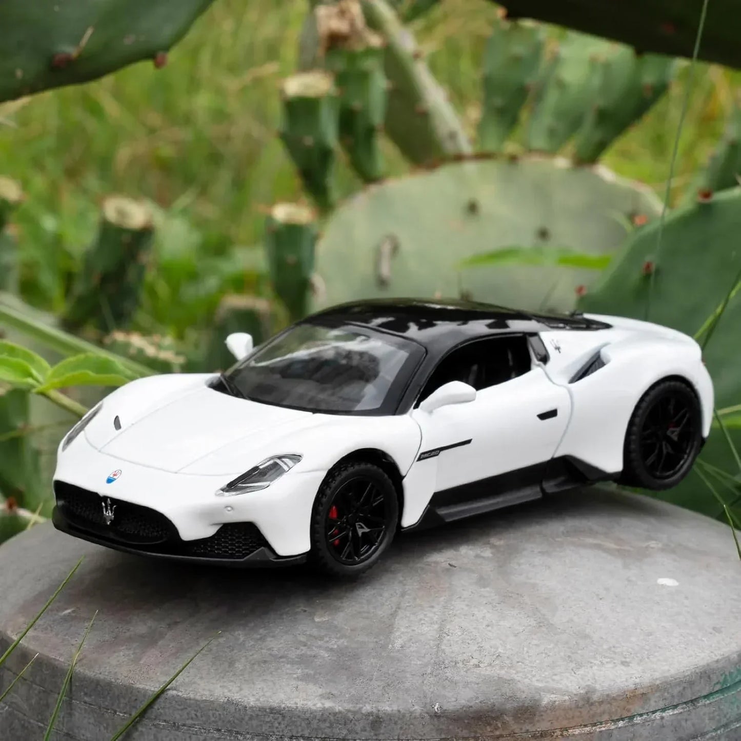 1:32 Maserati MC20 Diecast Alloy Model Car – Pull Back Toy with Sound & Light | Collectible Gift Toy - Jaiman Toys