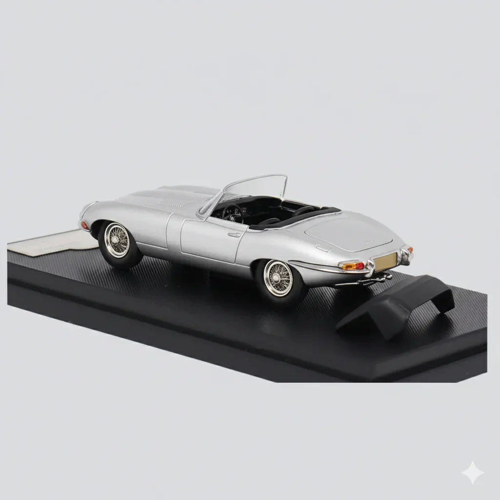 GFCC 1:64 Jaguar E-Type 1961 Roadster Silver Diecast Car Model