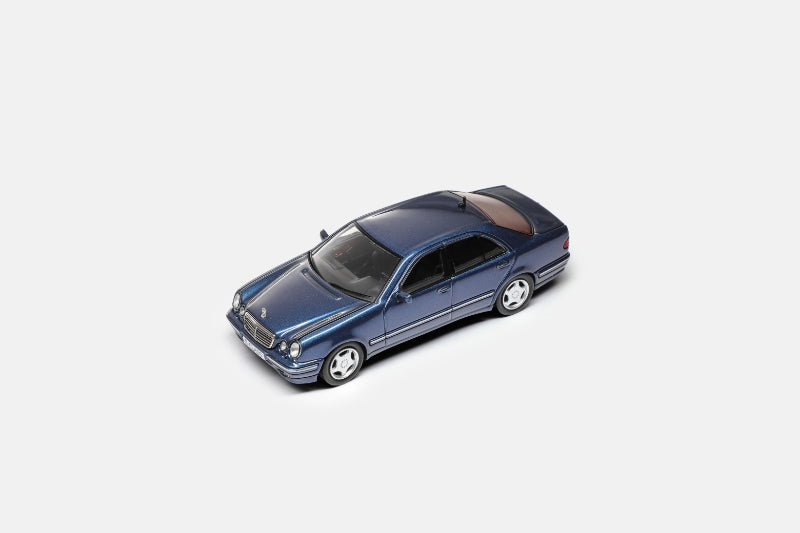 Maxwell Model 1:64 Mercedes-Benz E-Class Diecast Car | Premium Luxury Sedan Collectible with Display Case | 4 Variants