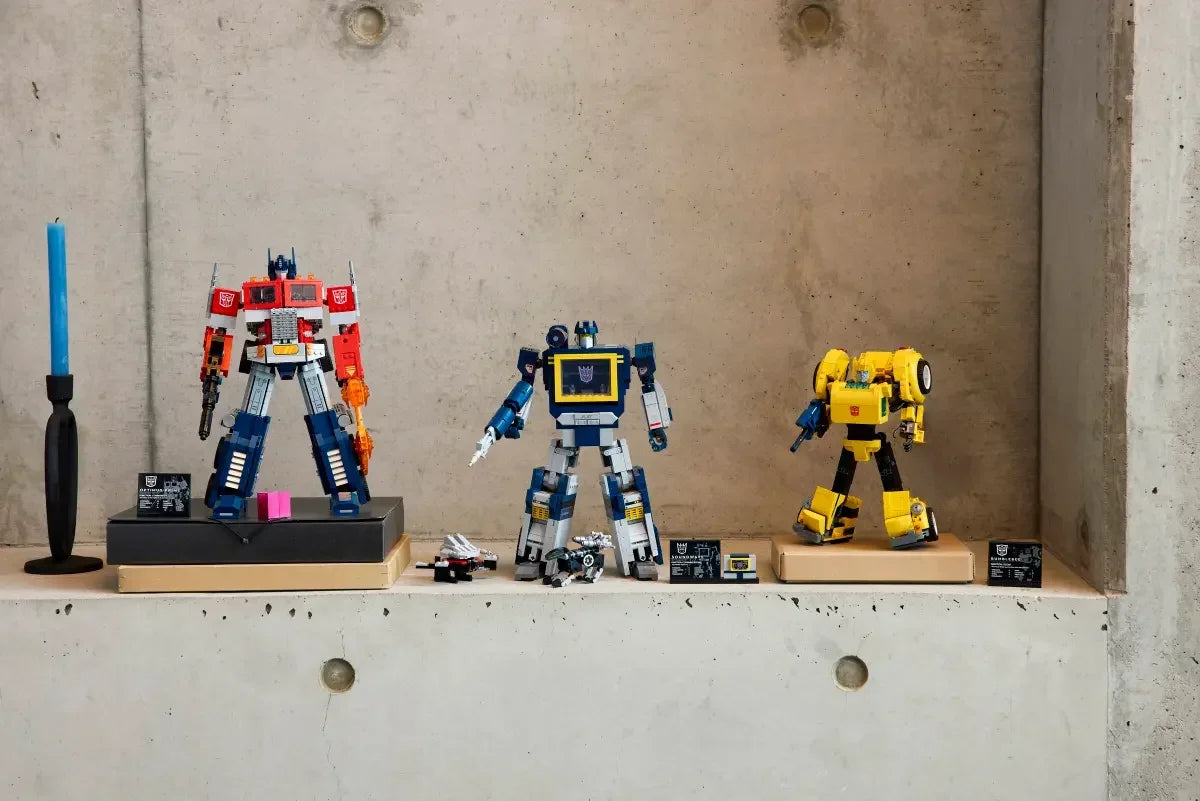 LEGO Icons 10358 Transformers: Soundwave Building Set – 1505 Pieces, Transforming Robot & Cassette Player Model