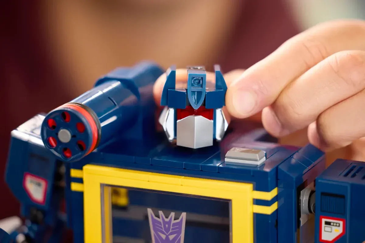LEGO Icons 10358 Transformers: Soundwave Building Set – 1505 Pieces, Transforming Robot & Cassette Player Model