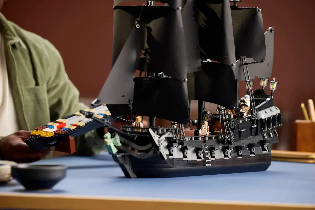 LEGO® 10365 Icons Captain Jack Sparrow’s Pirate Ship – Collectible Pirates of the Caribbean Ship Model ( 2862 Pieces)