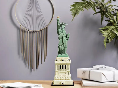 LEGO Architecture 21042 Statue of Liberty Construction Toy for Adults, Multicolor (1685 Pieces)