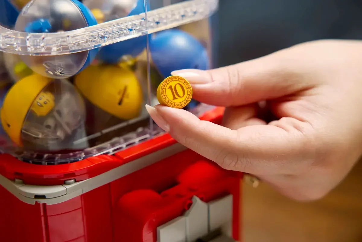 LEGO Ideas 21358 Minifigure Vending Machine – 1,343 Pieces, Collectible Minifigures, Retro Interactive Build