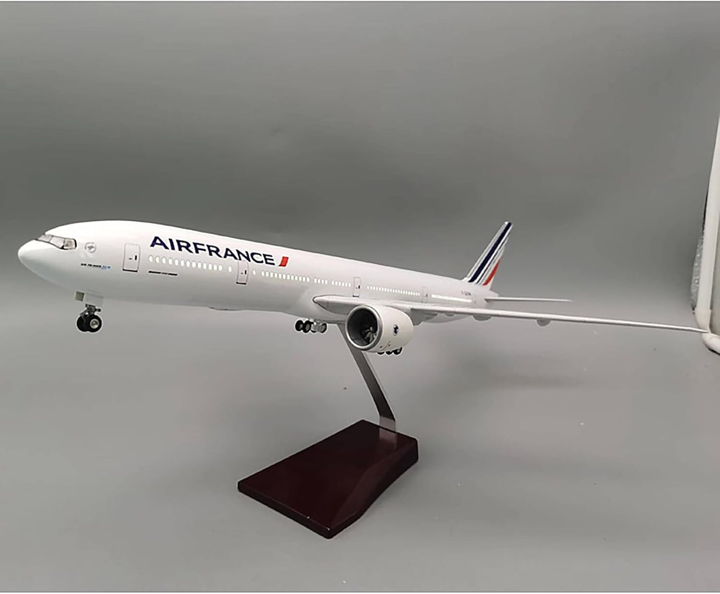 Diecast Aeroplane Display Model with Light : (1:130 Scale Model (Boeing B747 Air France)), White
