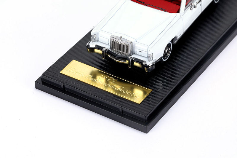 TC 1:64 1979 Lincoln Continental Town Car Die-Cast Model Car | Dual Variant Premium Classic American Luxury Collectible
