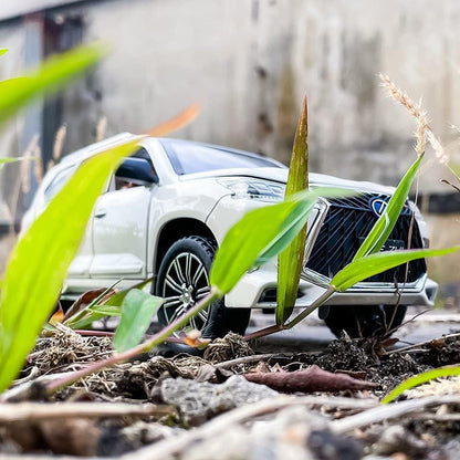 1:24 Lexus LX 570 Luxury SUV Die-Cast Model Car – Zinc Alloy Pull Back Toy Car with Openable Doors, Sound & Light (White) - Jaiman Toys