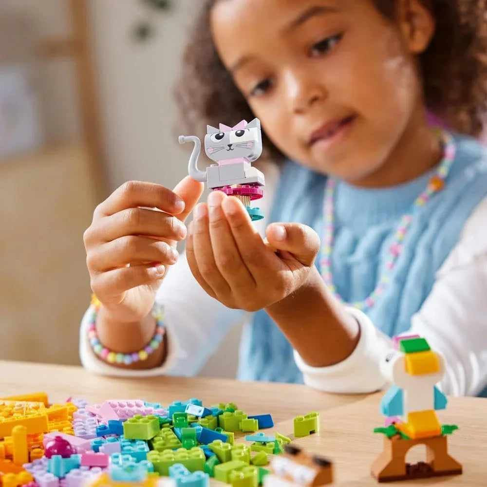 LEGO Classic 11034 Creative Pets, Brick Box Set with Animal Building Toys for 5 Plus Year Old Girls & Boys with Toy Dog, Cat, Rabbit, Hamster and Bird Figures, Gift for Kids