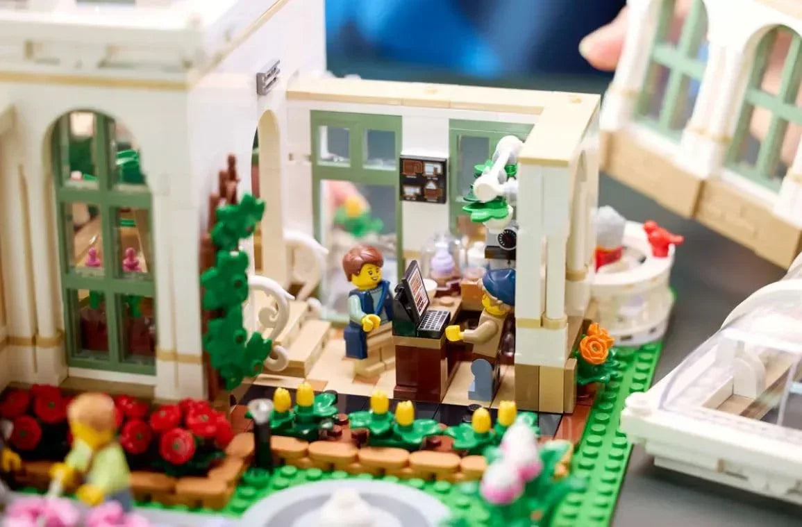 LEGO 21353 Ideas Botanical Garden Building Set (3792 Pieces)