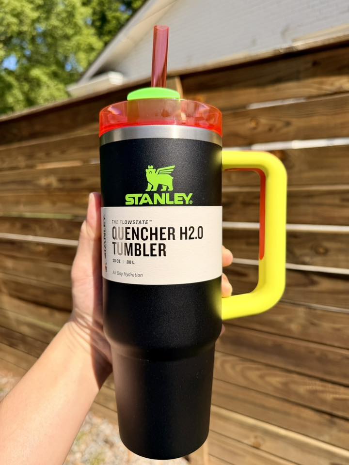 STANLEY Quencher H2.0 FlowState Tumbler 30 oz (887 ml) Neon Black Insulated Stainless Steel Travel Mug with Handle & Straw