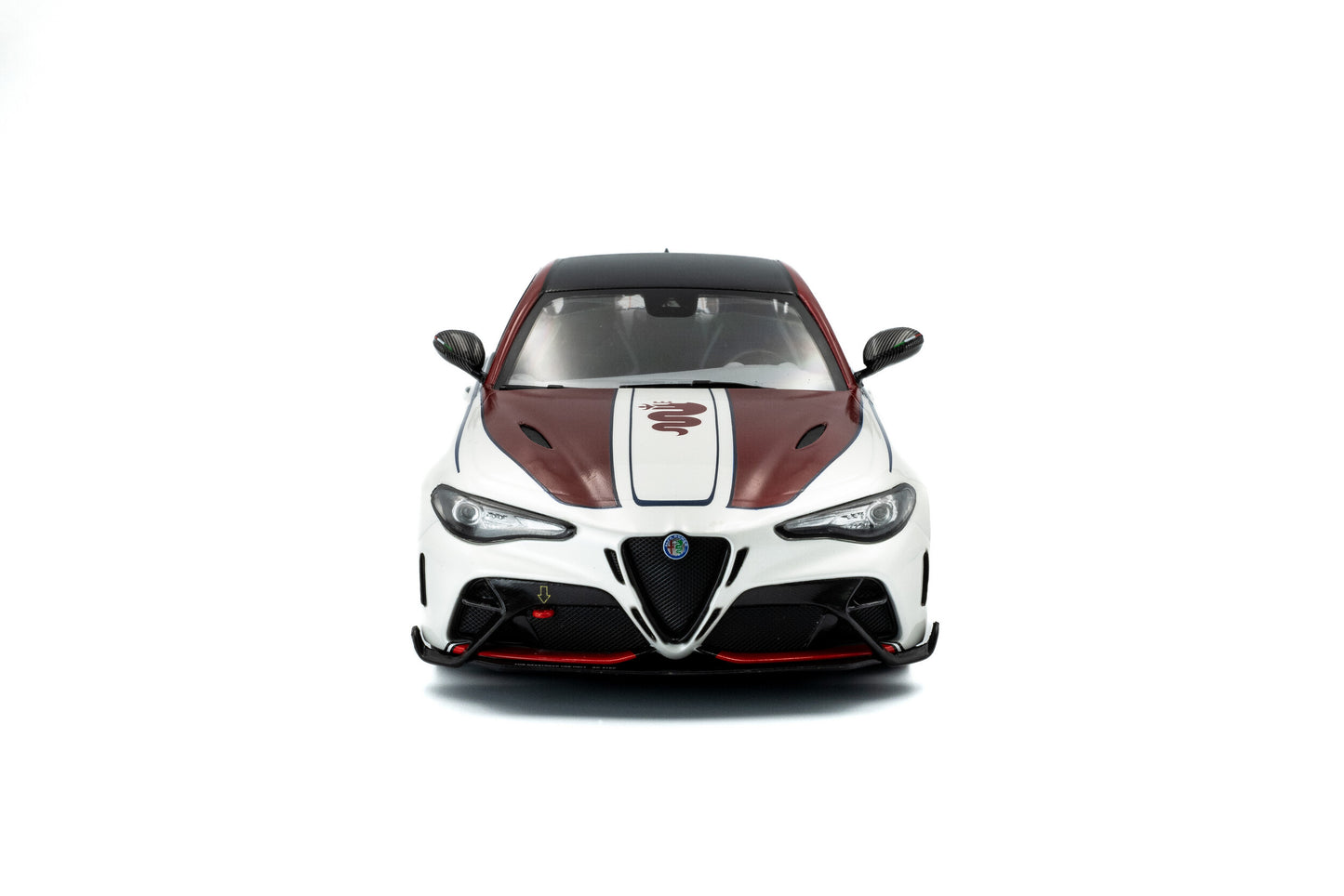 Solido 1:18 Alfa Romeo Giulia GTA Die-Cast Model Car – White & Red Collector Scale Performance Sedan