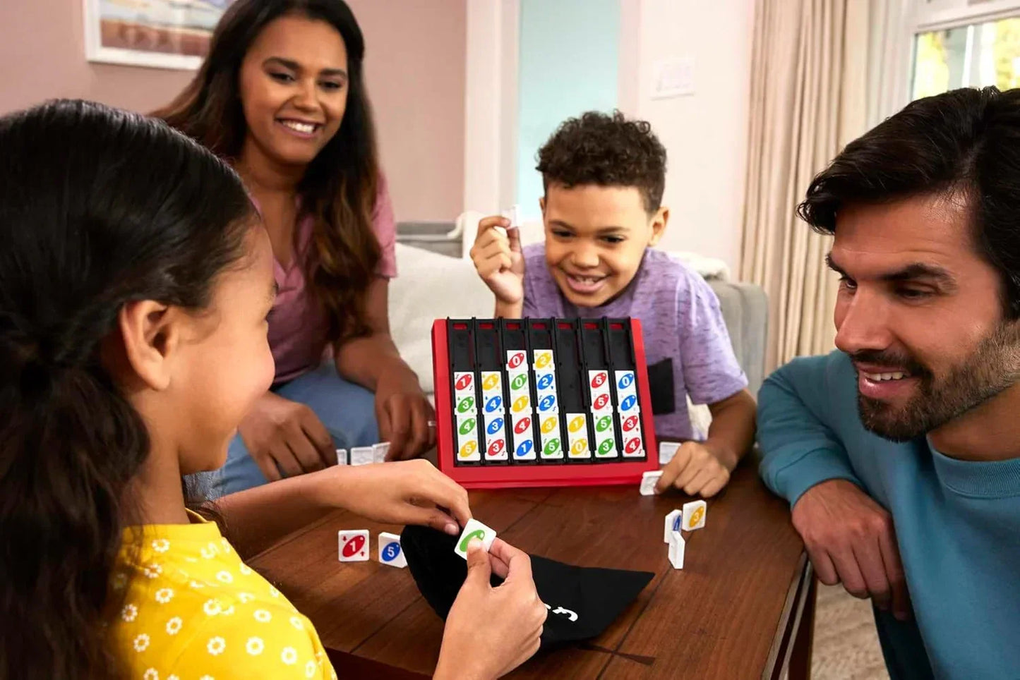 Mattel Games UNO Quatro – Family & Party Card Game (2-4 Players)