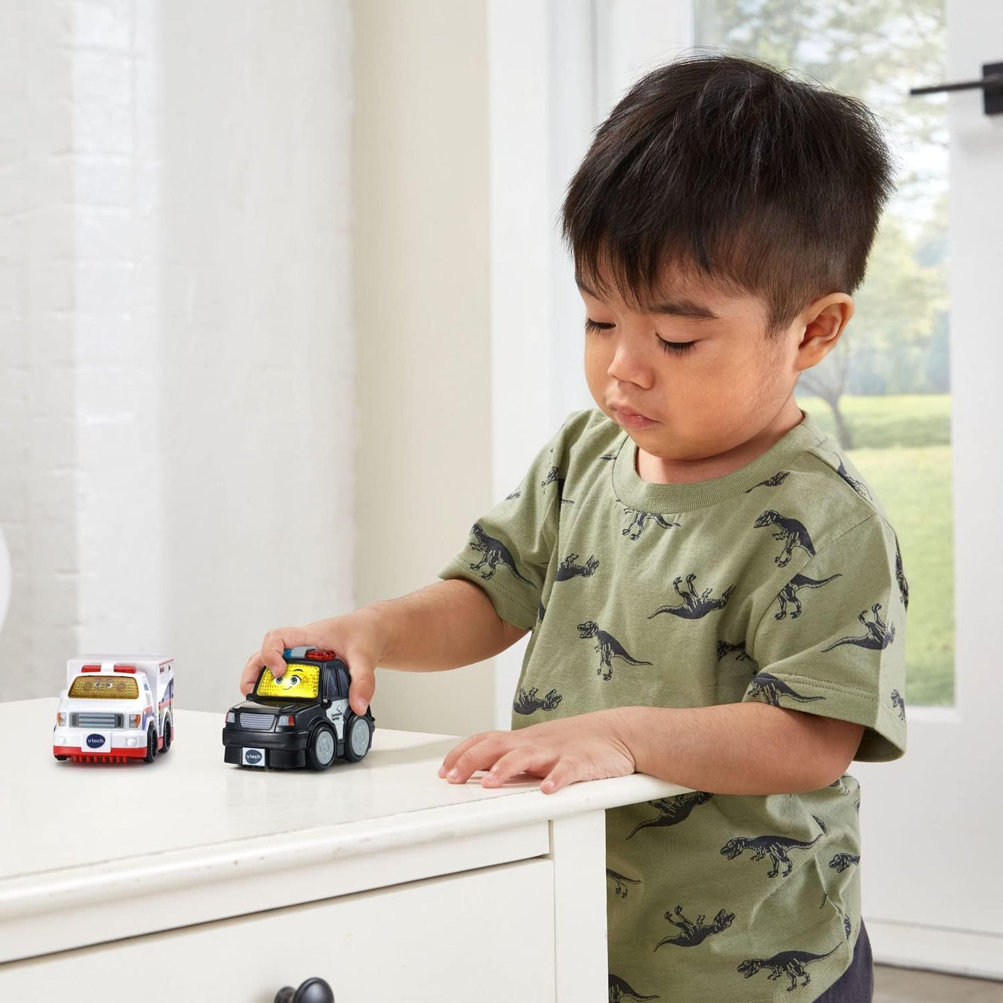 VTech Go! Go! Smart Wheels Helping Friends 2-Pack | Interactive SmartPoint Police Car & Ambulance with Lights, Sounds & Educational Phrases for Toddlers