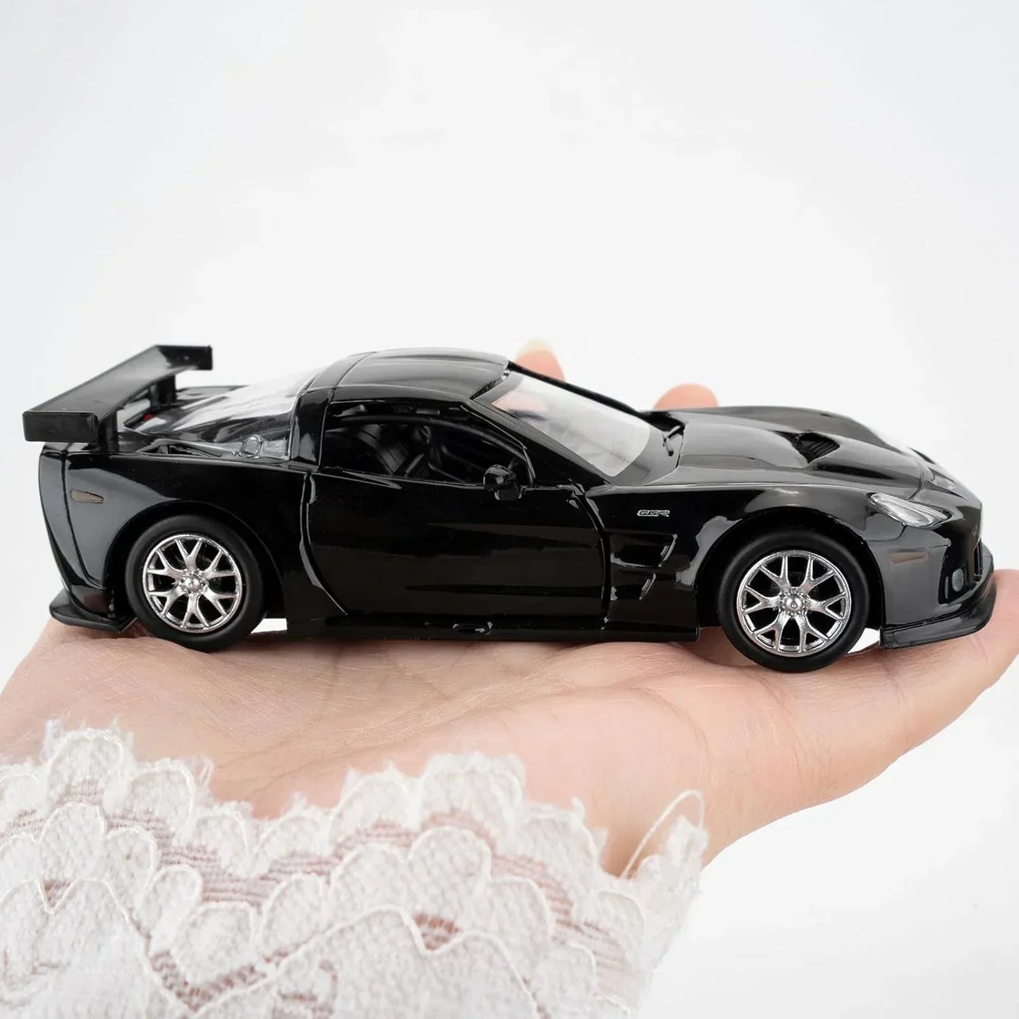 RMZ City 1:36 Chevrolet Corvette C6R Die-Cast Car | Openable Doors & Pull-Back Action | Metal Model Toy (Black / Yellow)