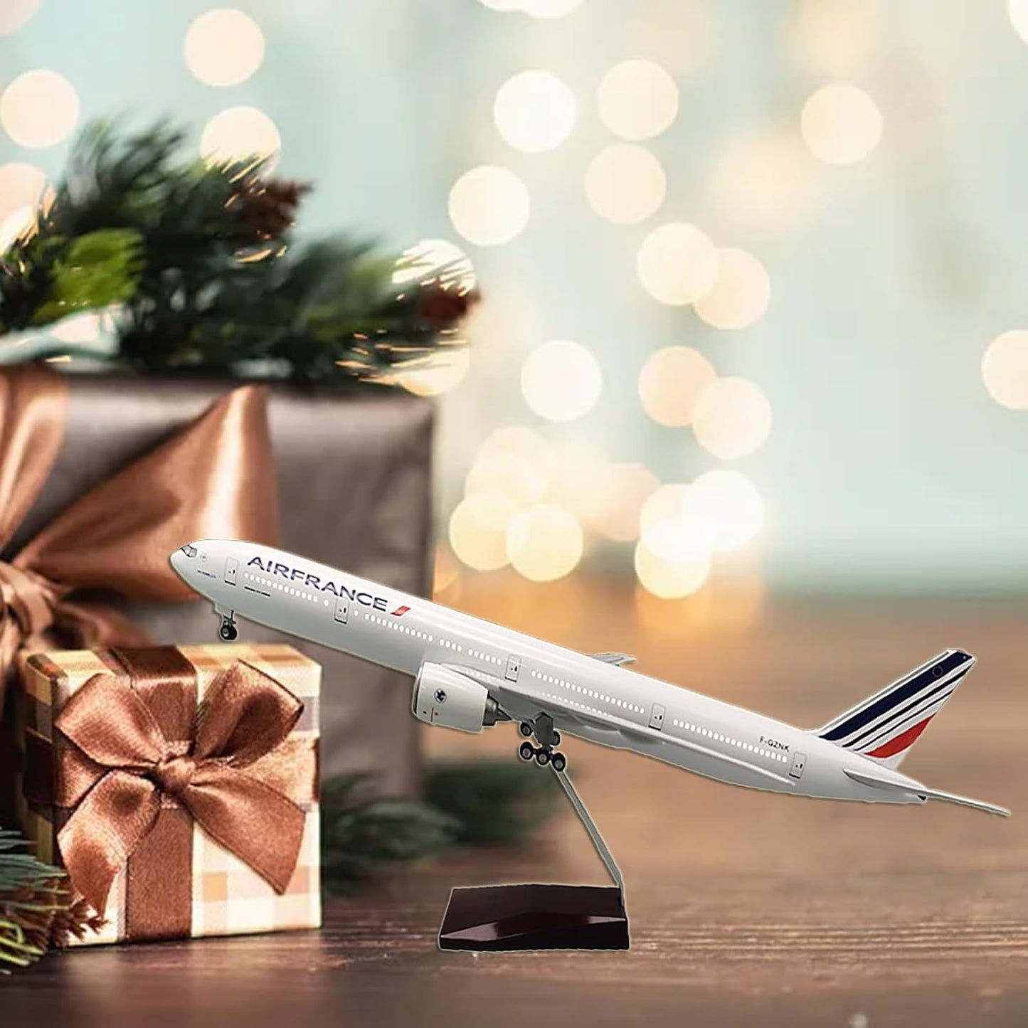 Diecast Aeroplane Display Model with Light : (1:130 Scale Model (Boeing B747 Air France)), White