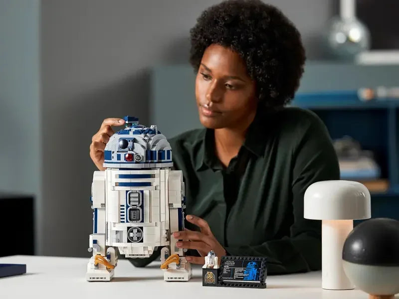LEGO Star Wars 75308  R2-D2 Collectible Building Toy  (2,314 Pieces)