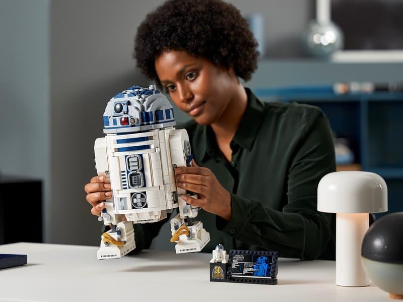 LEGO Star Wars 75308  R2-D2 Collectible Building Toy  (2,314 Pieces)