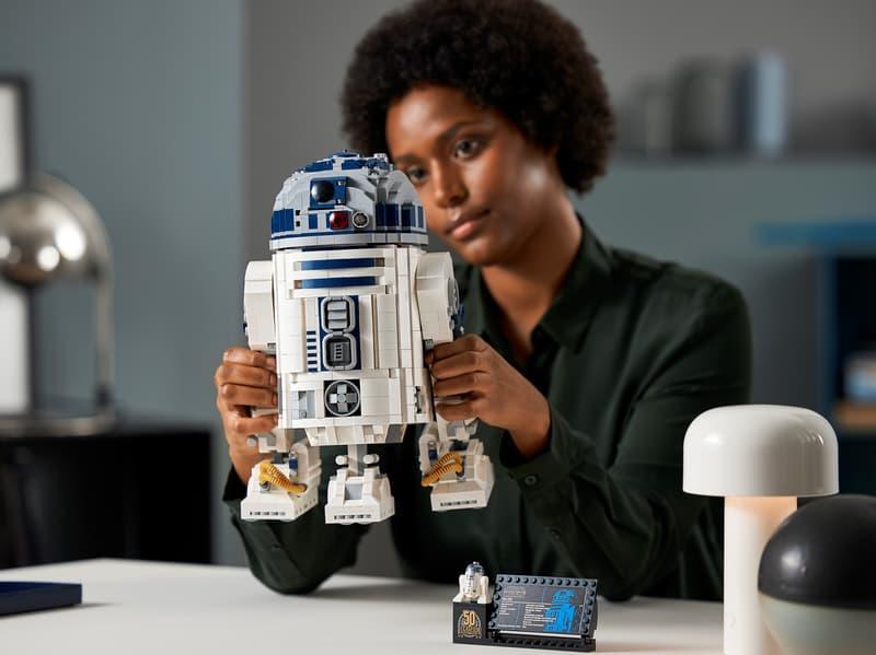 LEGO Star Wars 75308  R2-D2 Collectible Building Toy  (2,314 Pieces)
