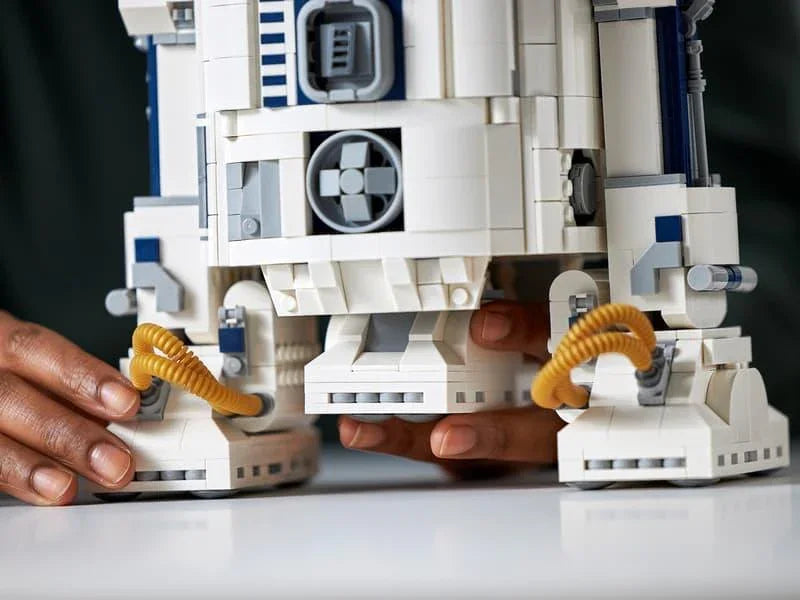 LEGO Star Wars 75308  R2-D2 Collectible Building Toy  (2,314 Pieces)