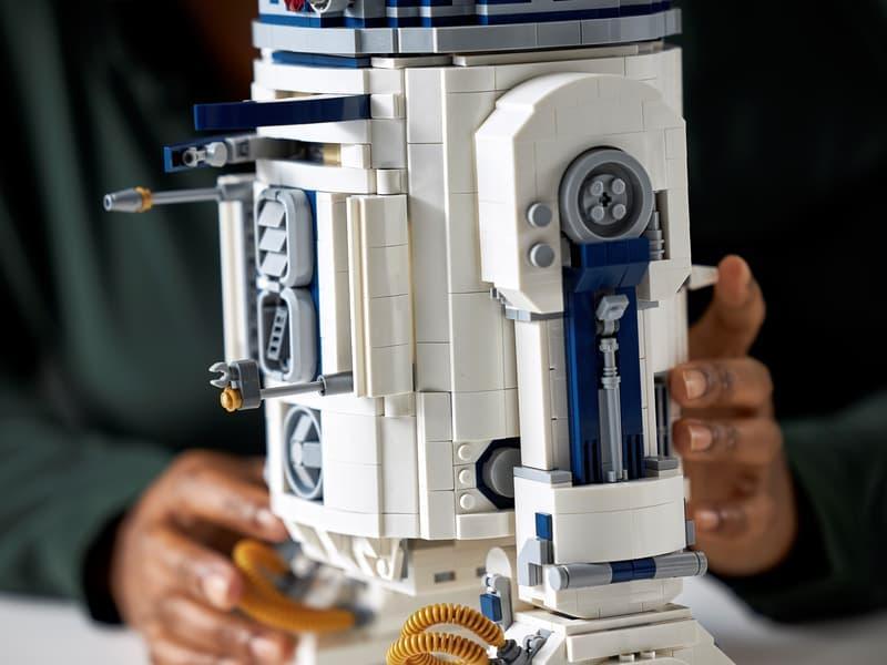 LEGO Star Wars 75308  R2-D2 Collectible Building Toy  (2,314 Pieces)