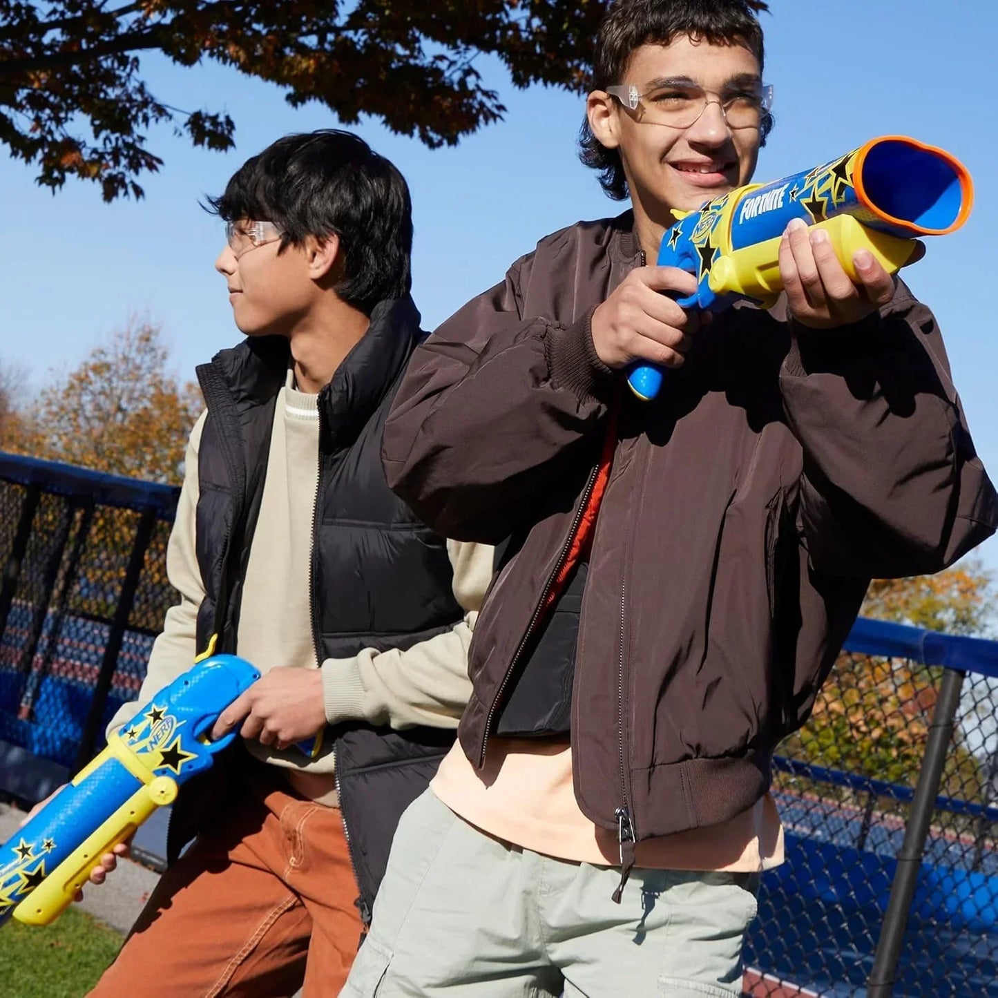 Nerf Fortnite Half Tone Hero Blaster, Bonus Code to Unlock Half Tone Hero Wrap in The Game, Break Open Loading, 12 Nerf Elite Darts - Jaiman Toys