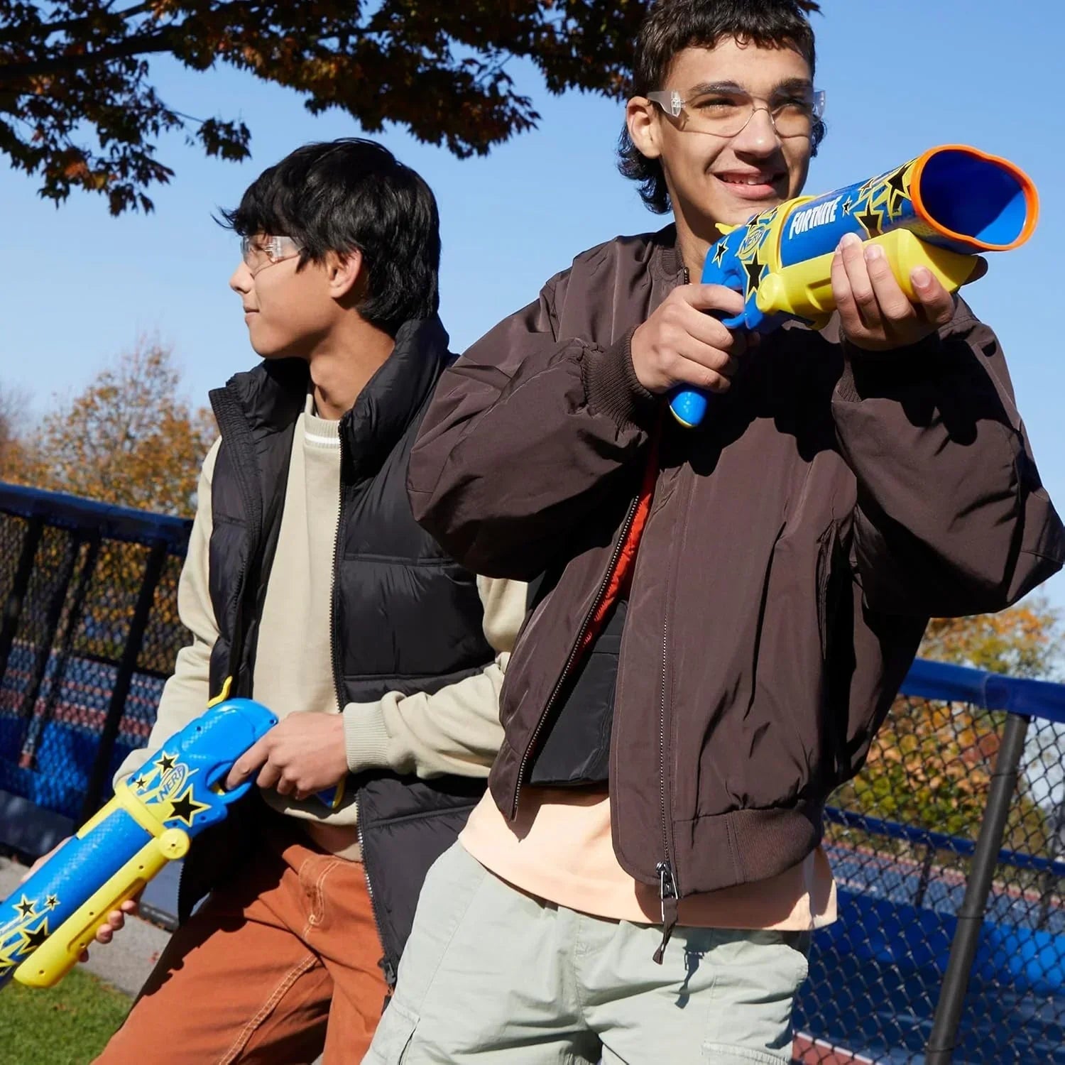 Nerf Fortnite Half Tone Hero Blaster, Bonus Code to Unlock Half Tone Hero Wrap in The Game, Break Open Loading, 12 Nerf Elite Darts - Jaiman Toys