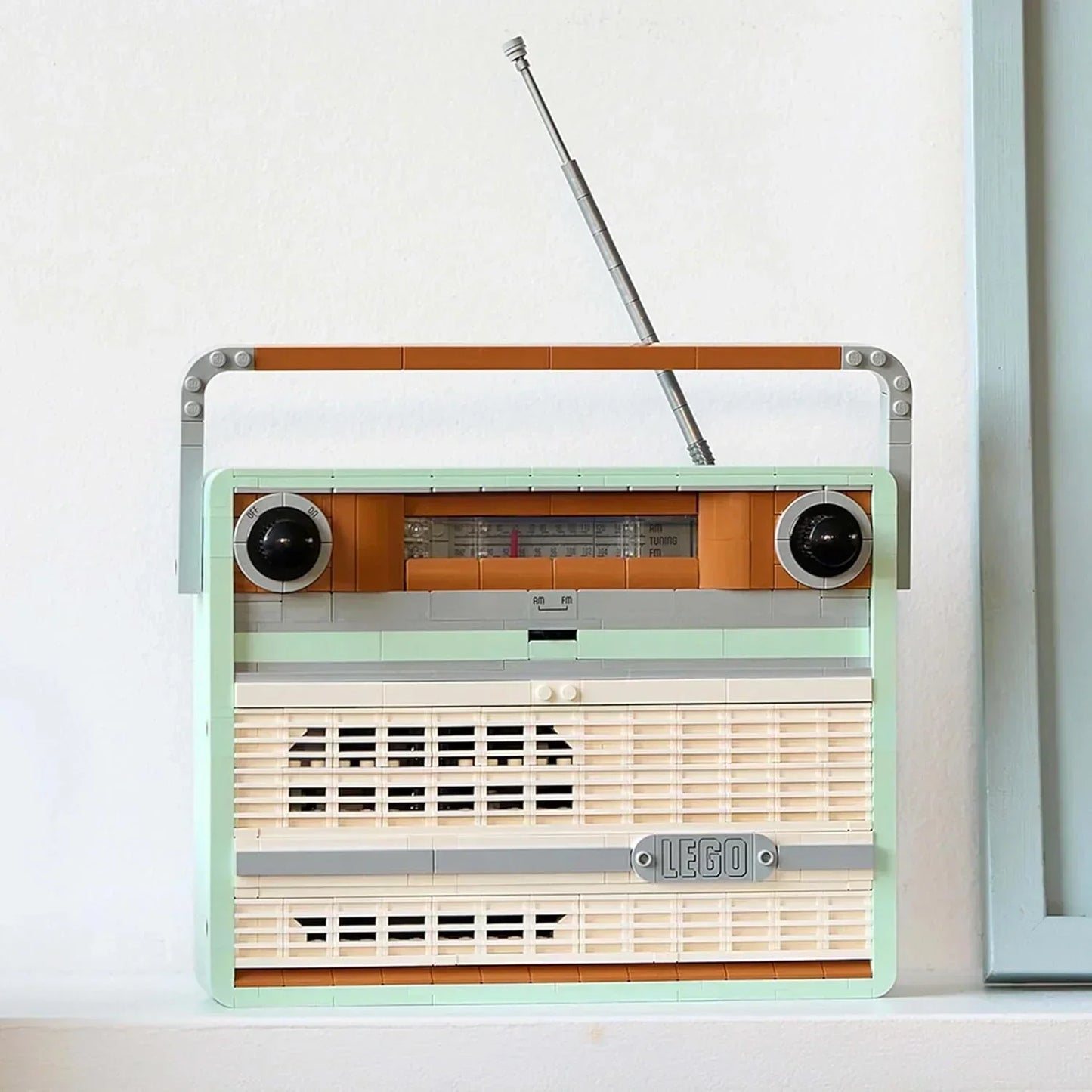 LEGO icons 10334 Retro Radio