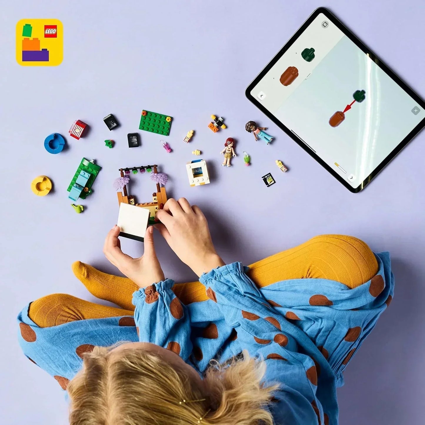 LEGO Friends 42642 Friendship Movie Night Toy for 6+ Year Old Girls - incl. 2 Mini Dolls, a Screen and a Light Brick Projector - Creative Building Set