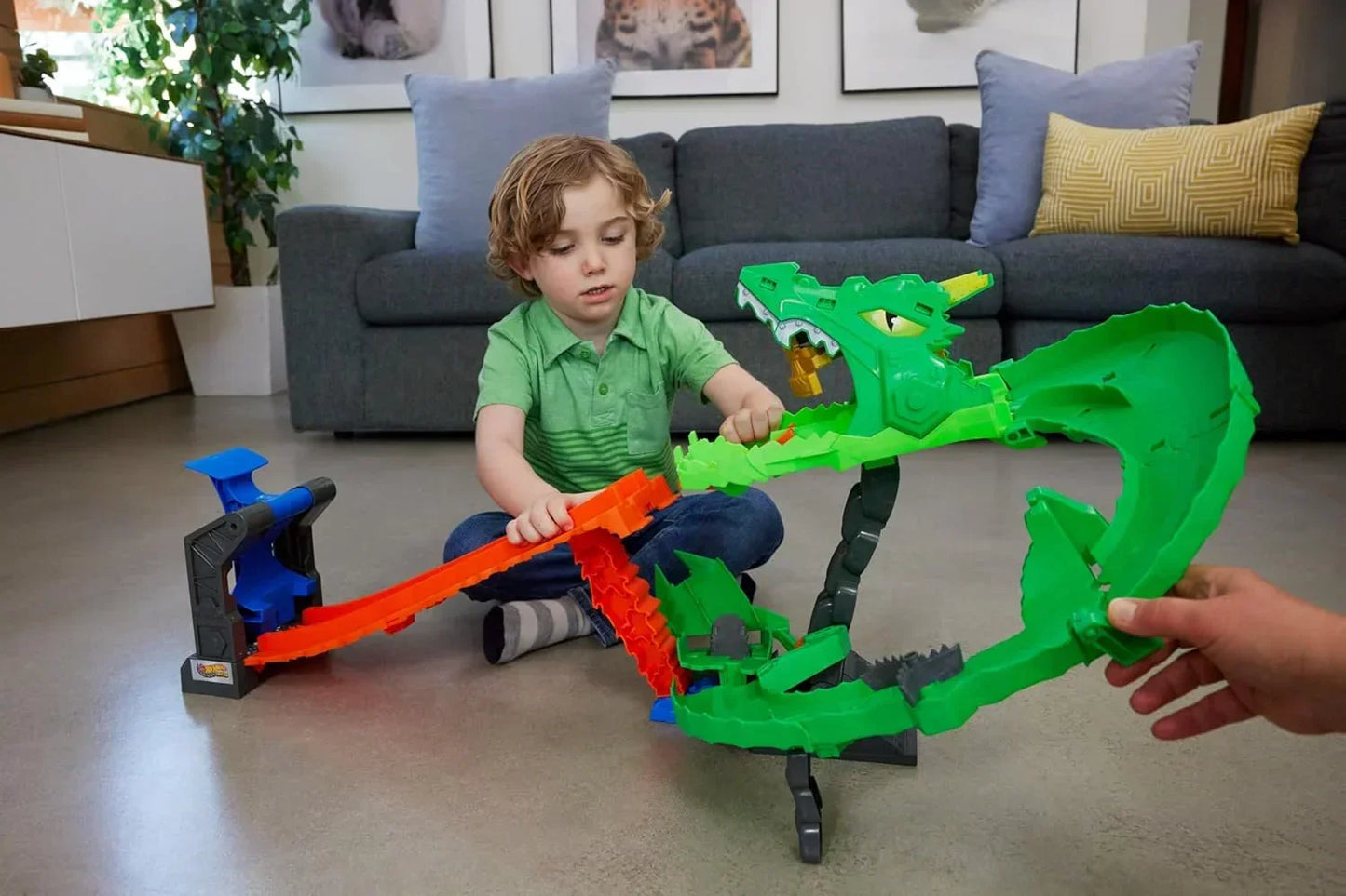 Hot Wheels Monster Trucks – Sharks vs. Dinos Dragon Destruction Playset
