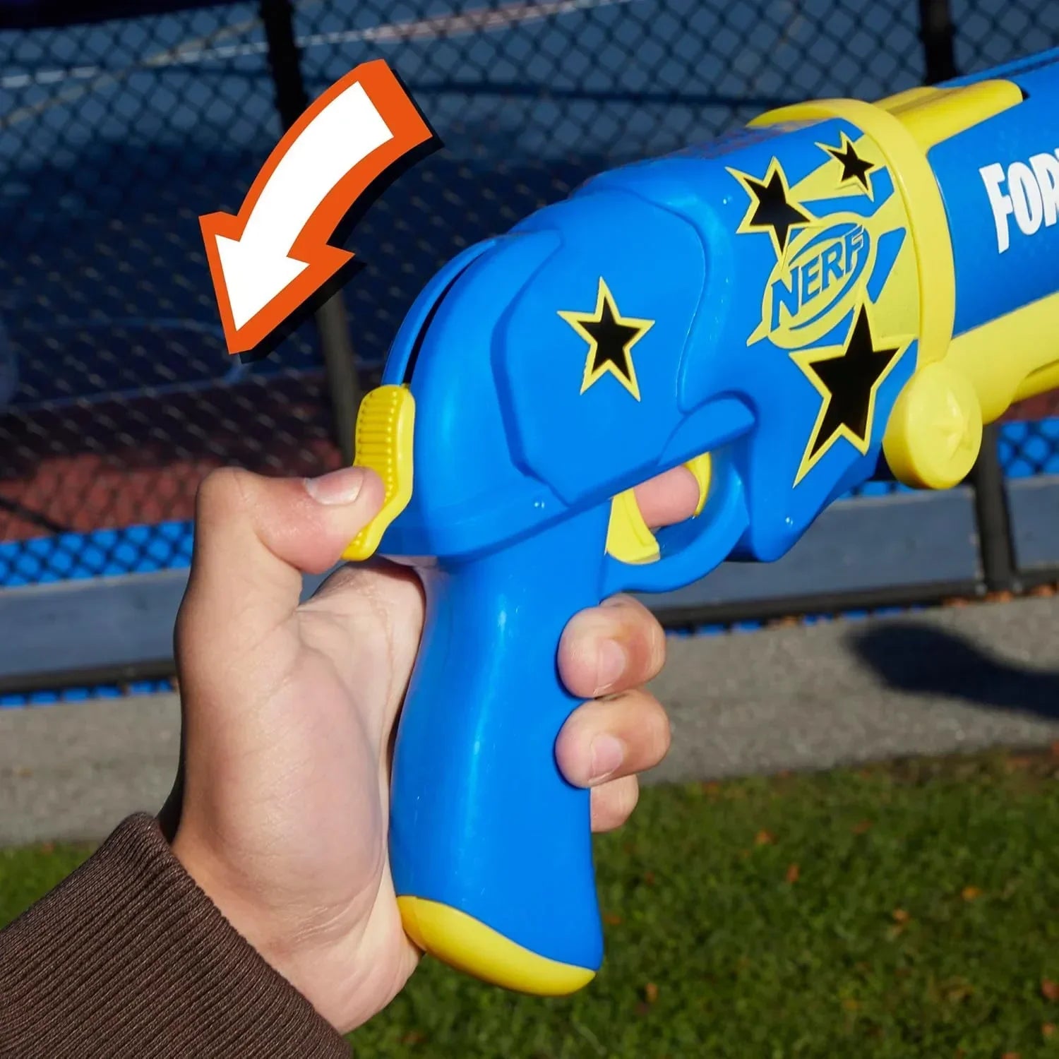 Nerf Fortnite Half Tone Hero Blaster, Bonus Code to Unlock Half Tone Hero Wrap in The Game, Break Open Loading, 12 Nerf Elite Darts - Jaiman Toys