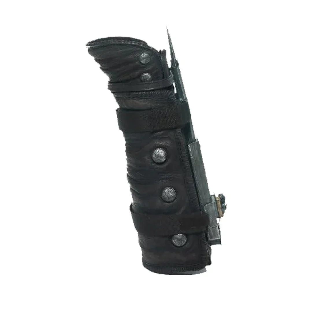Assassin's Creed IV: Black Flag Hidden Blade and Gauntlet Set! Role-Play Accessory Age 17+ - Jaiman Toys