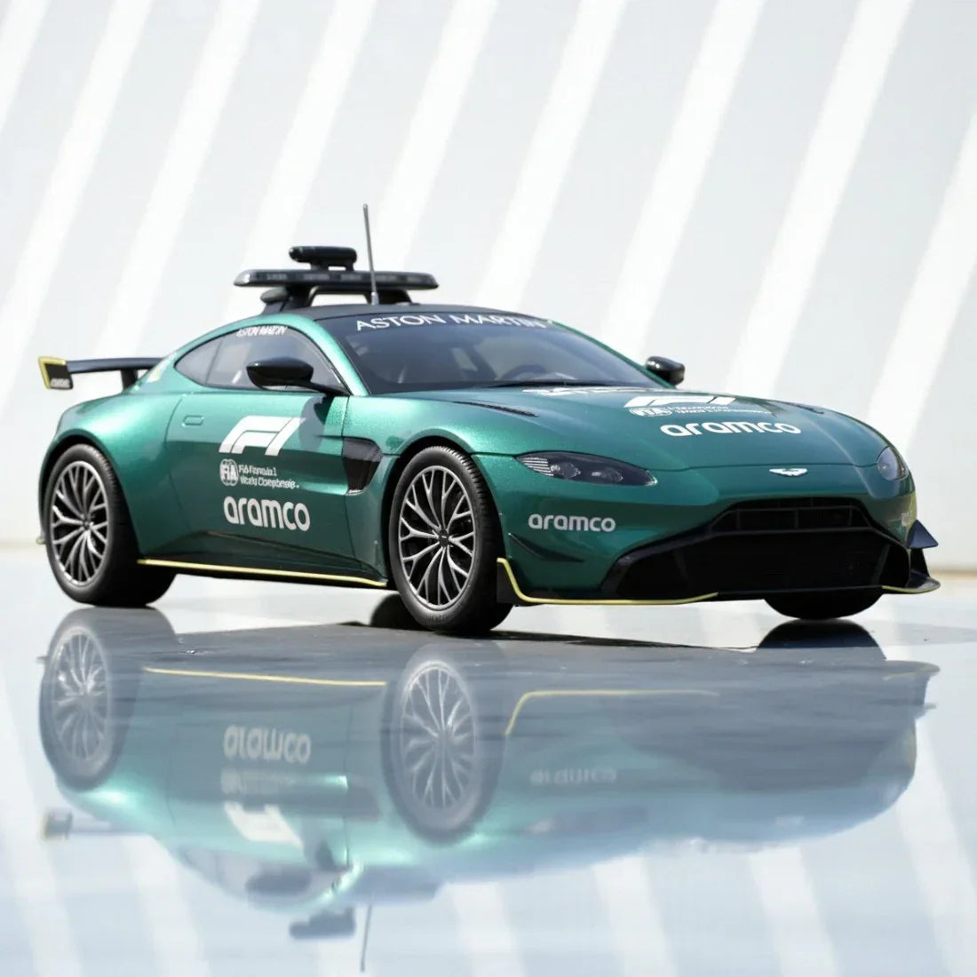 SPARK 1:43 Aston Martin Vantage F1 Safety Car 2023 Diecast Model Car
