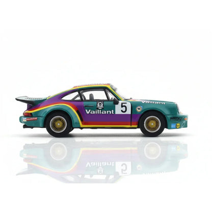 PARA64 1:64 Porsche 911 3.0 RSR “Vaillant” 1975 – Diecast Model Car Collector Edition