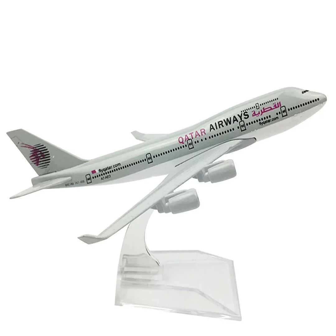 Breatoi 1:400 Die-Cast Aircraft Model Collection (16 cm) with Display Stand – International Airline Jet Showpieces