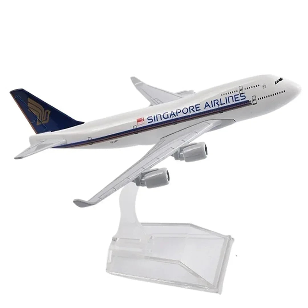 Breatoi 1:400 Die-Cast Aircraft Model Collection (16 cm) with Display Stand – International Airline Jet Showpieces