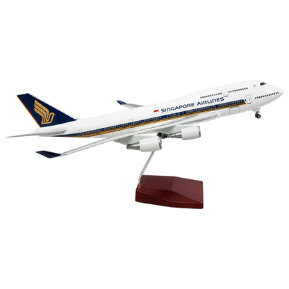 Singapore Airlines 747 1:150 Scale Diecast Aeroplane Display Model with LED Light | Premium Aircraft Replica with Display Stand