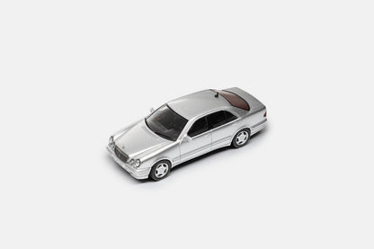 Maxwell Model 1:64 Mercedes-Benz E-Class Diecast Car | Premium Luxury Sedan Collectible with Display Case | 4 Variants