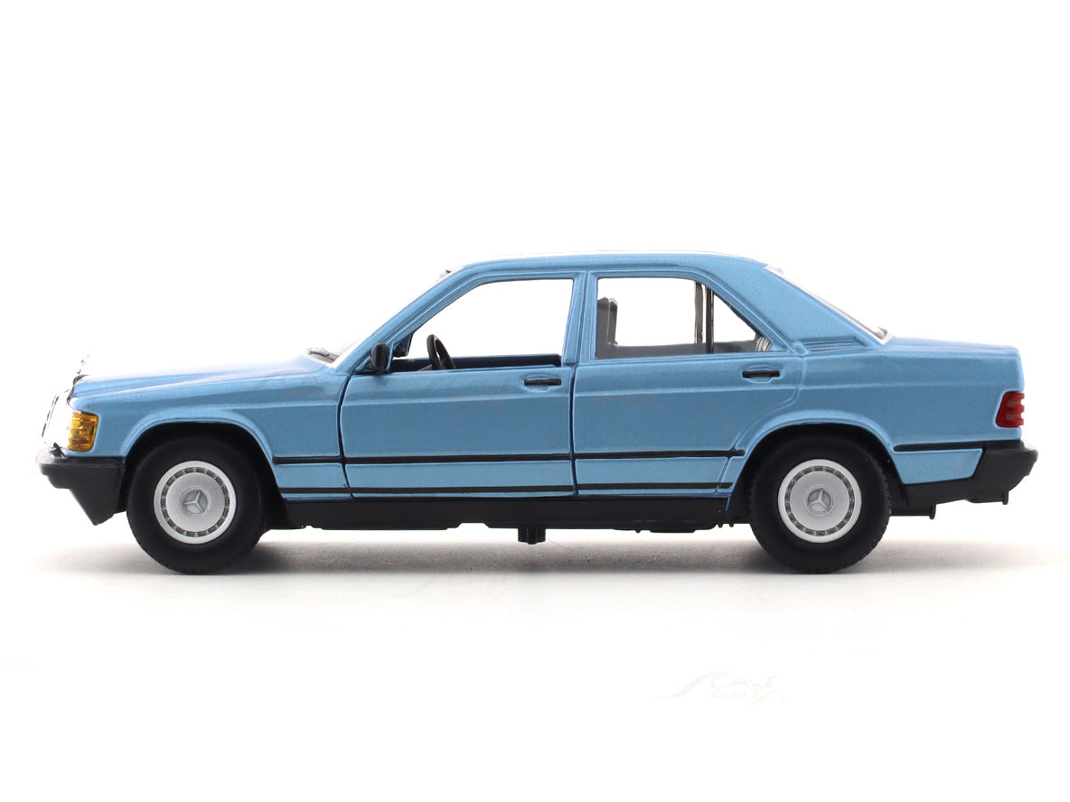 Bburago 1:24 Mercedes-Benz 190E 2.6 Diecast Model Car – Classic Mercedes Collectible with Window Display Box