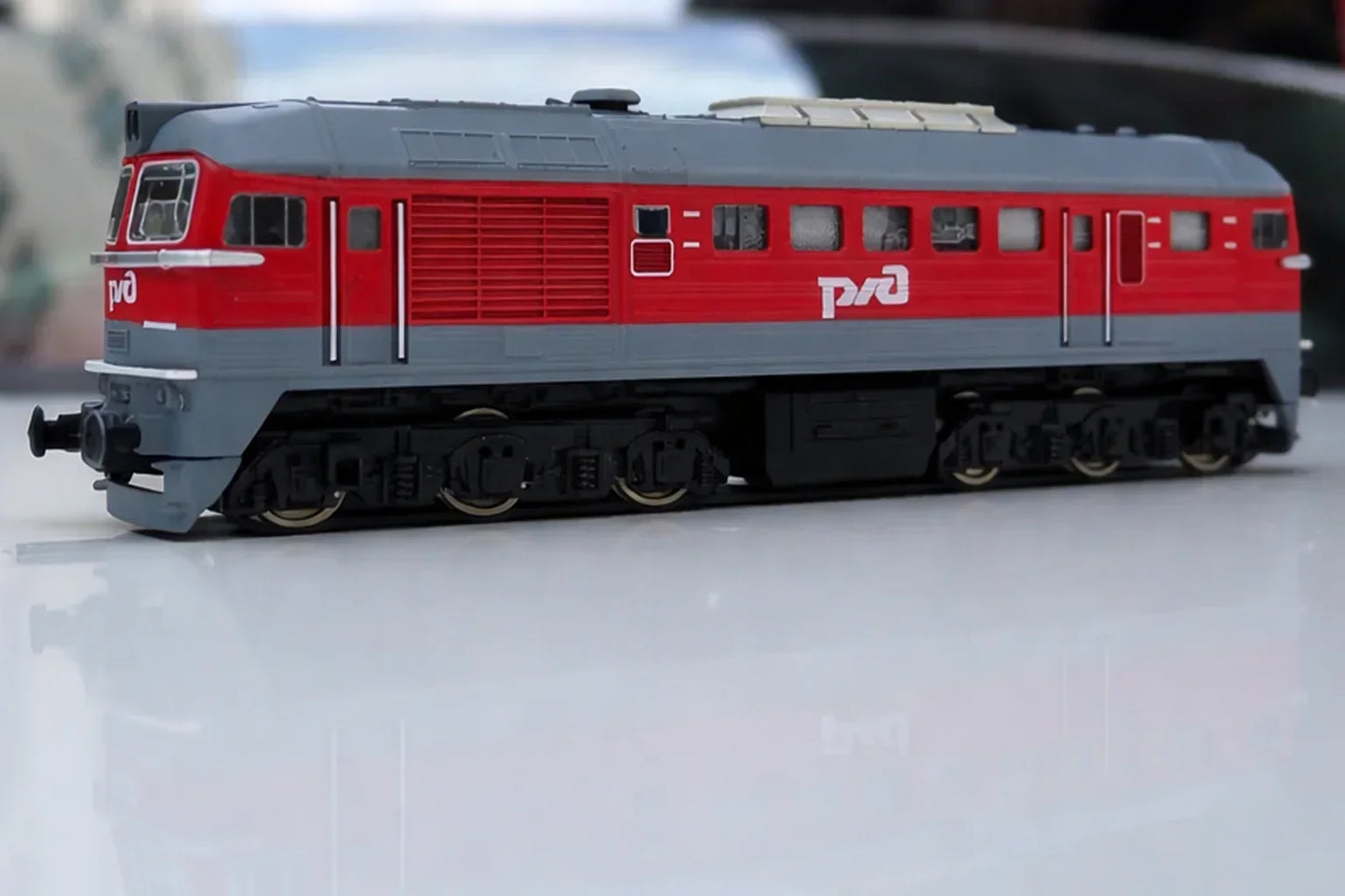 HANFIY 96430 M62 (RED) HO Scale Diesel Locomotive Power Train Model 96430-M62 – 1:87 Realistic Railway Engine