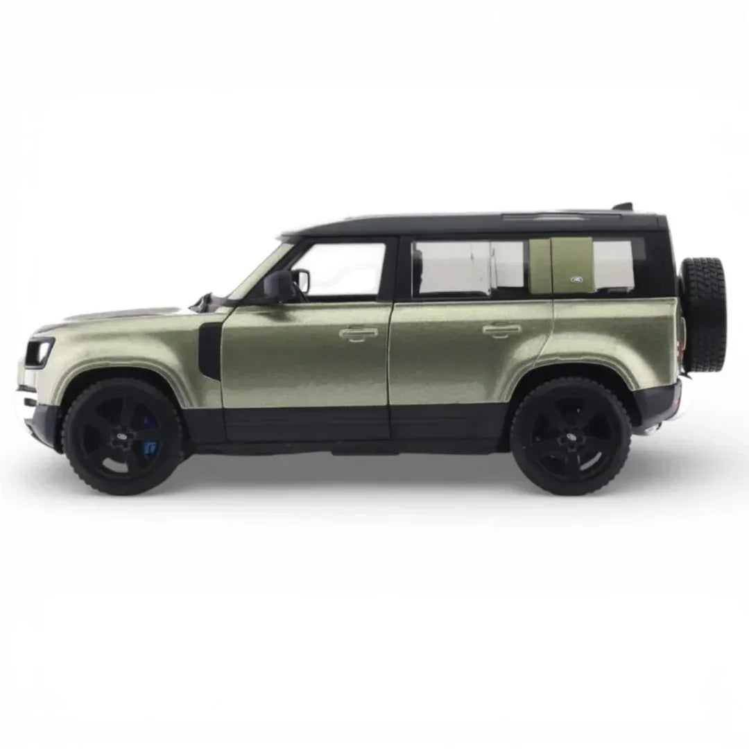 Bburago - 1:24 Scale Model Compatible with Land Rover Defender 110 Replica Miniature SUV 2022