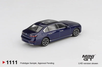 Mini GT  1:64 Scale BMW i7 xDrive60 Tanzanite Blue + The Honda Civic Type R 2023 for Honda Thanks Day Vietnam Die-Cast Model Cars| Duo Set