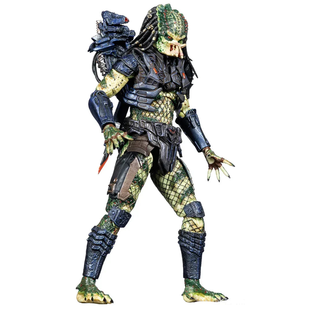 Detailed action figure of armored alien creature with green scaly skin and weapon accessories
