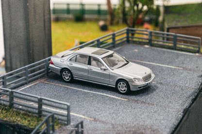Tarmac Works GLOBAL64 1:64 Mercedes-Benz S-Class Brilliant Silver Metallic Diecast Model Car (T64G-072-SL)