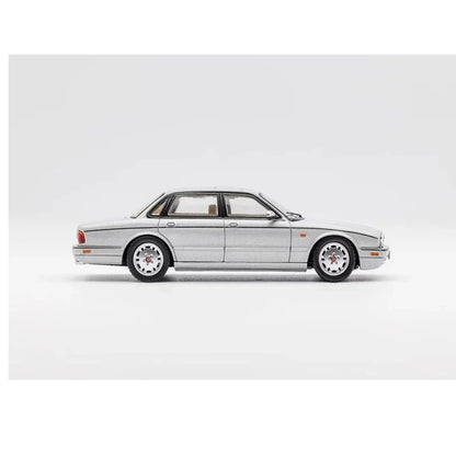 GCD 1:64 Jaguar XJ (X300) Silver Diecast Model Car | Premium Classic Luxury Sedan Miniature