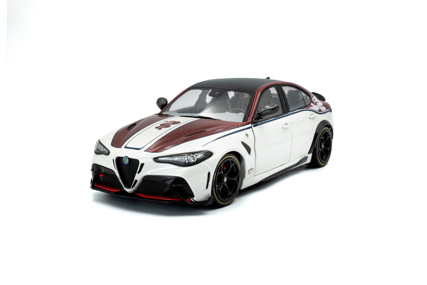 Solido 1:18 Alfa Romeo Giulia GTA Die-Cast Model Car – White & Red Collector Scale Performance Sedan