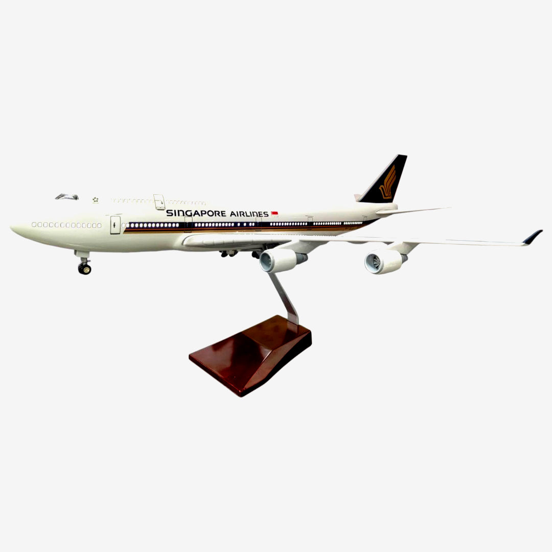 Singapore Airlines Boeing 747 |9V SPD Aircraft LED Lit - Diecast Airplane 1/130 Plane Model Replica Toy Decor - 46 cm