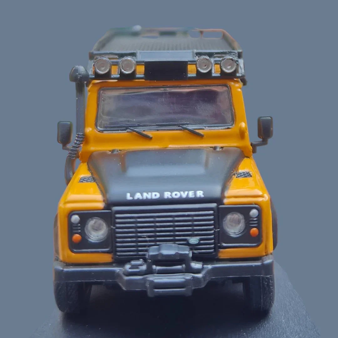 Master - Land Rover Defender 110 1:64 Scale Diecast Model Car | Off-Road SUV Collectible with Roof Rack & Kayak