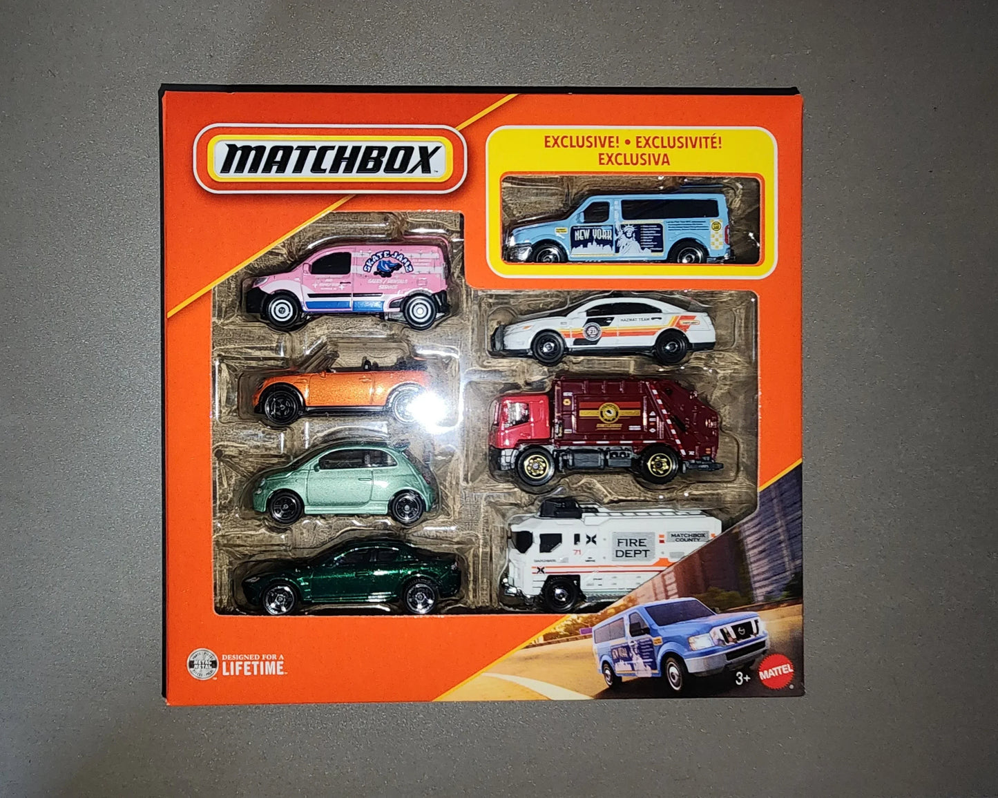 Matchbox 1:64  Die-Cast 8 Vehicle Gift Pack – Realistic Cars, Trucks & Emergency Vehicles Set
